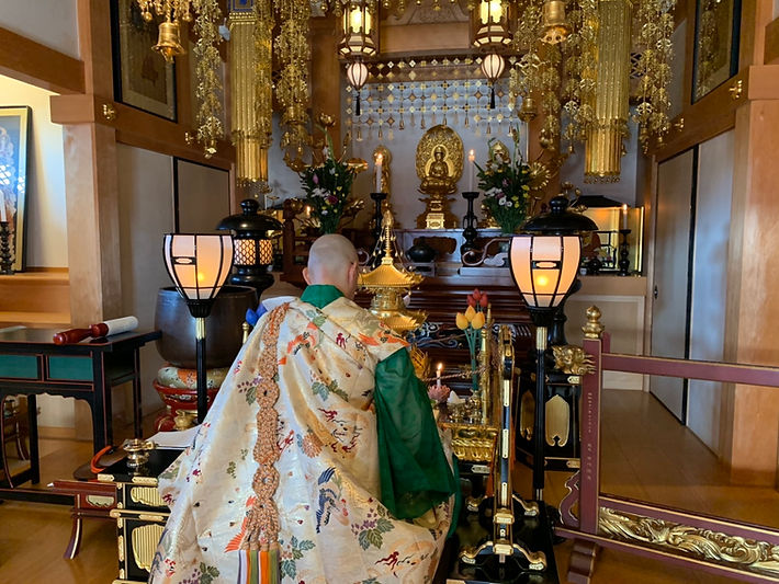 大施餓鬼会法要 - 本堂での読経